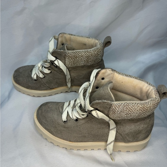 Kohls SO® Muscovy Girls' Ankle Boots
Size 2 MED - Picture 2 of 7